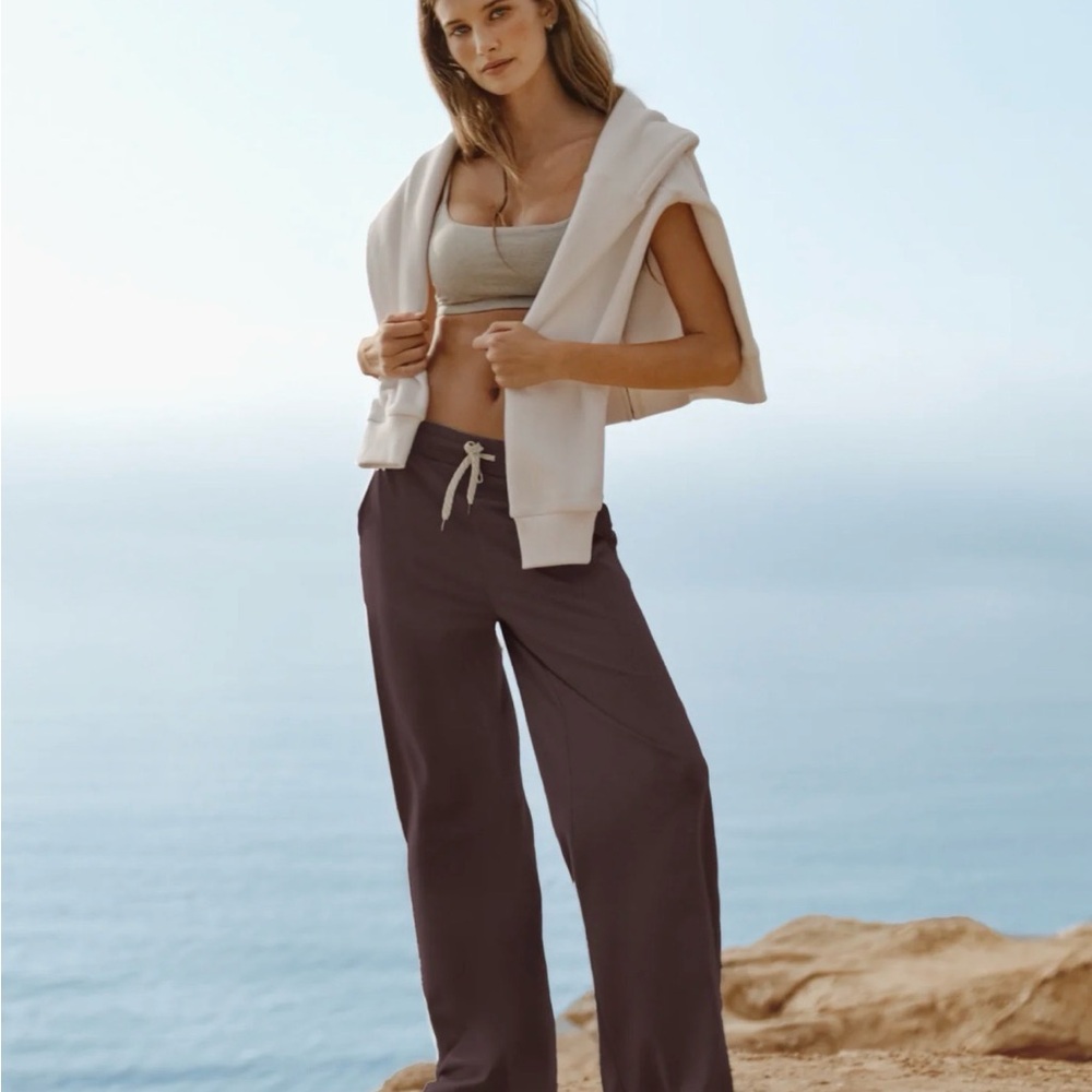 Vuori Women's Wide Leg Pants in Java Heather